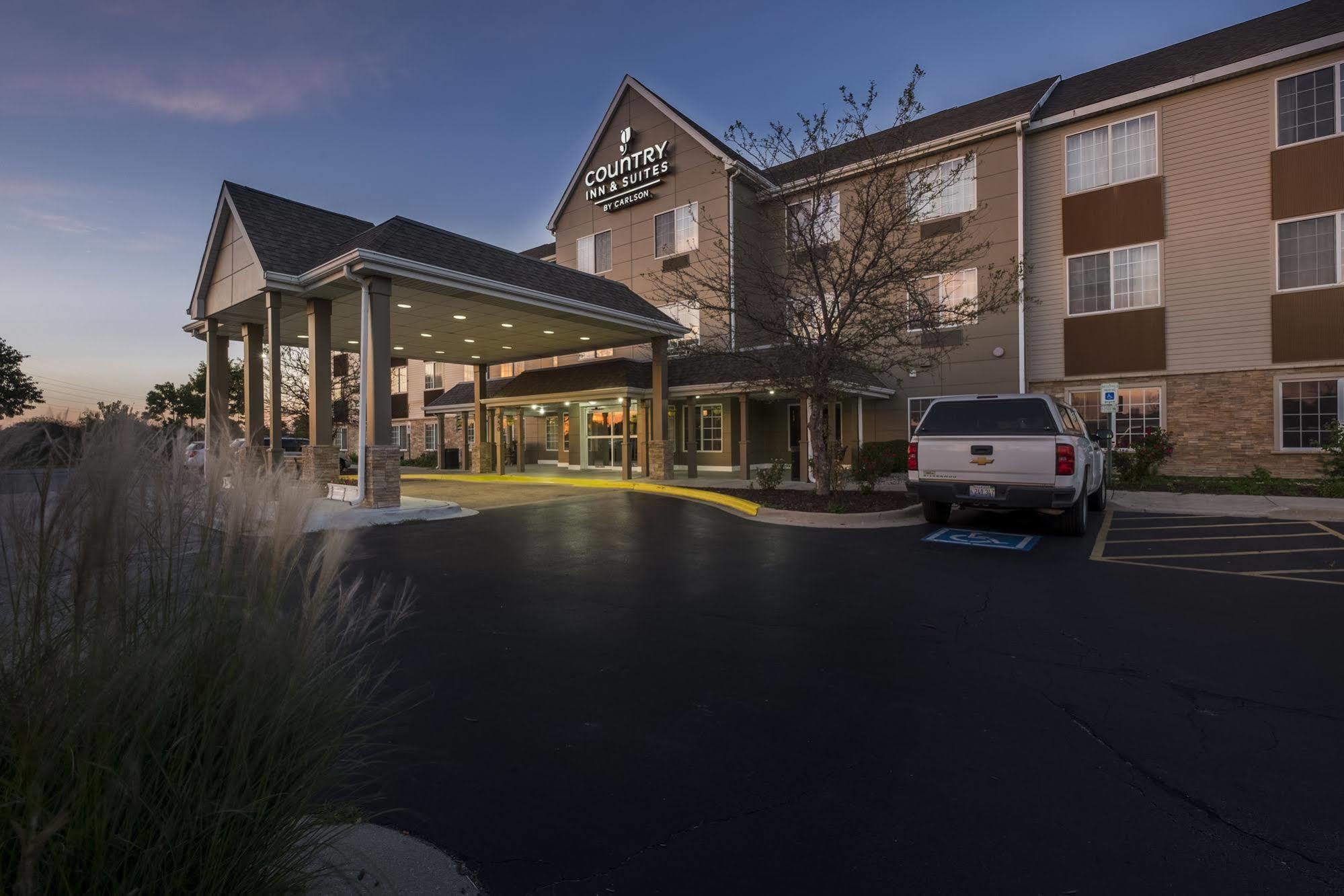 Holiday Inn Express & Suites Chicago - Matteson By Ihg Exterior foto